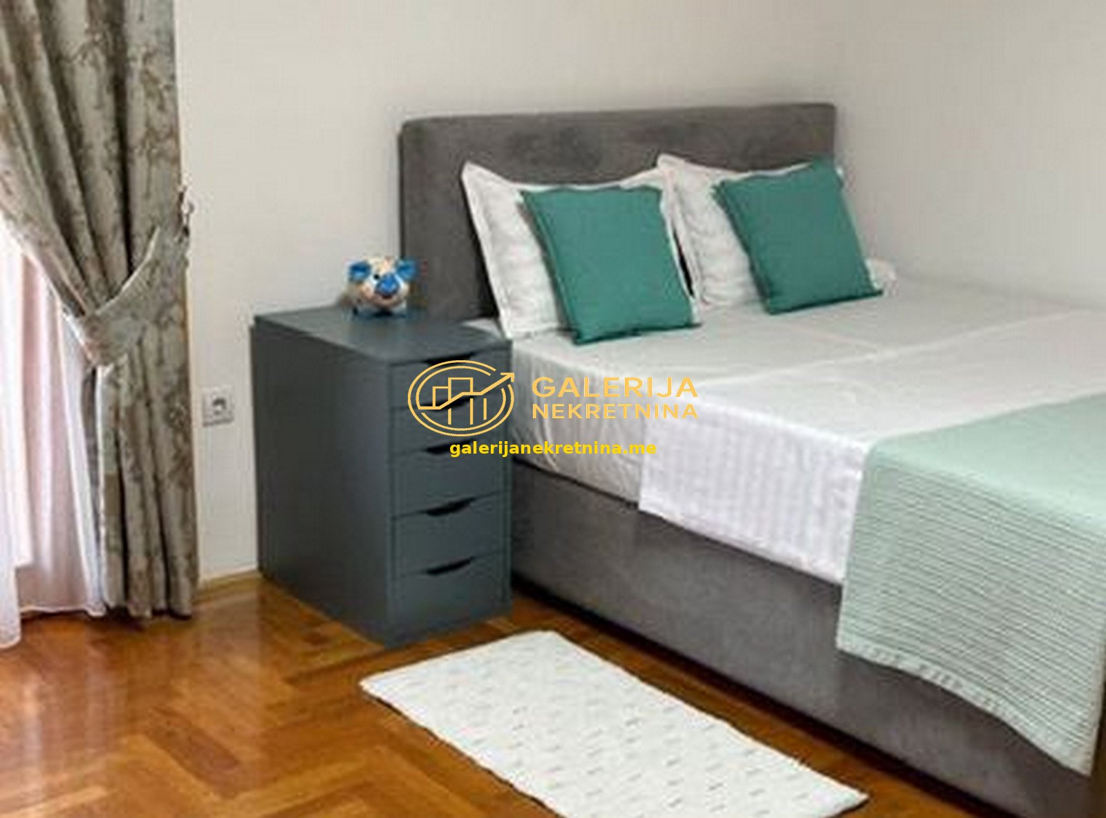 photo_5783070999485467341_x