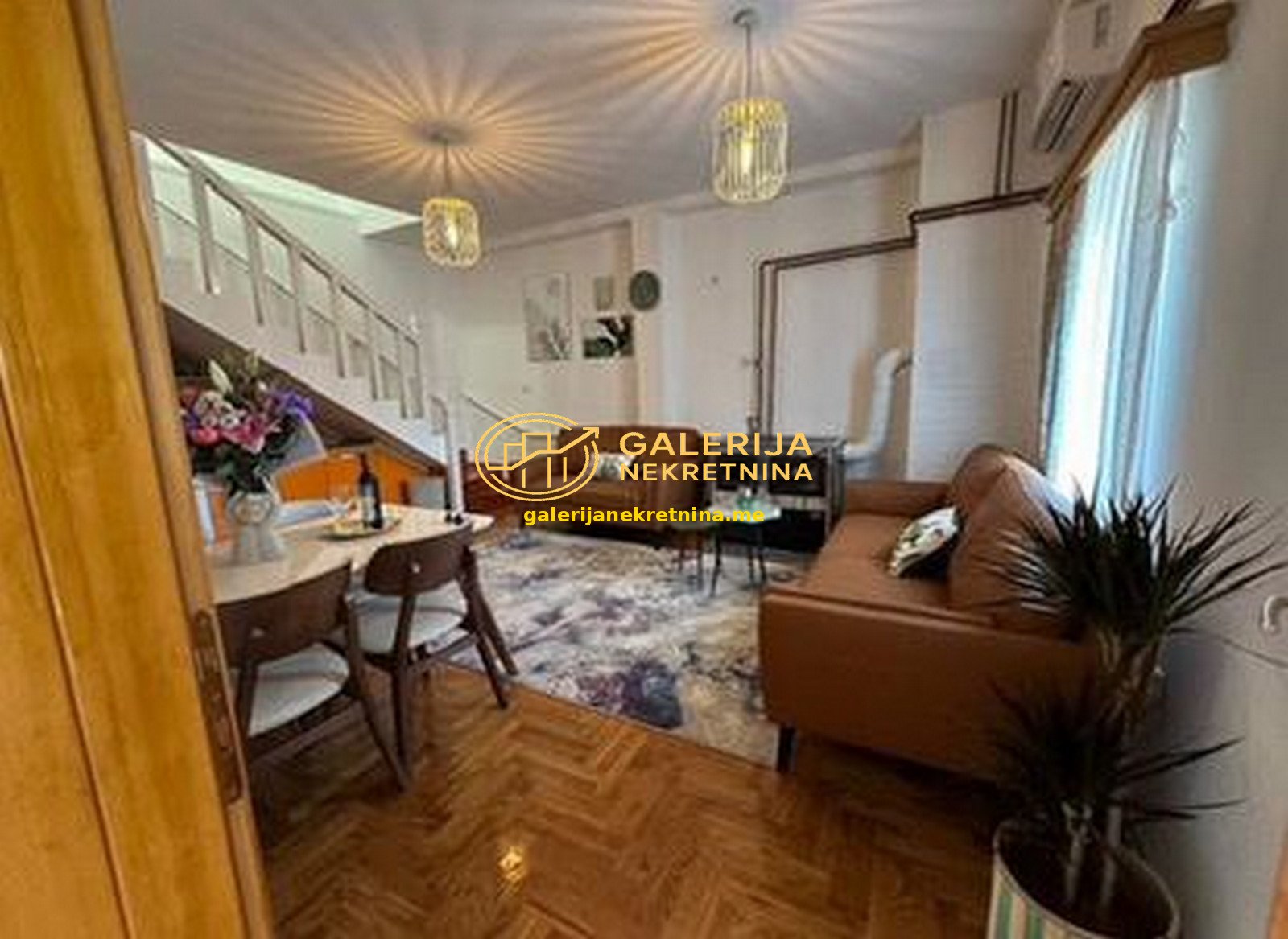 photo_5783070999485467342_x