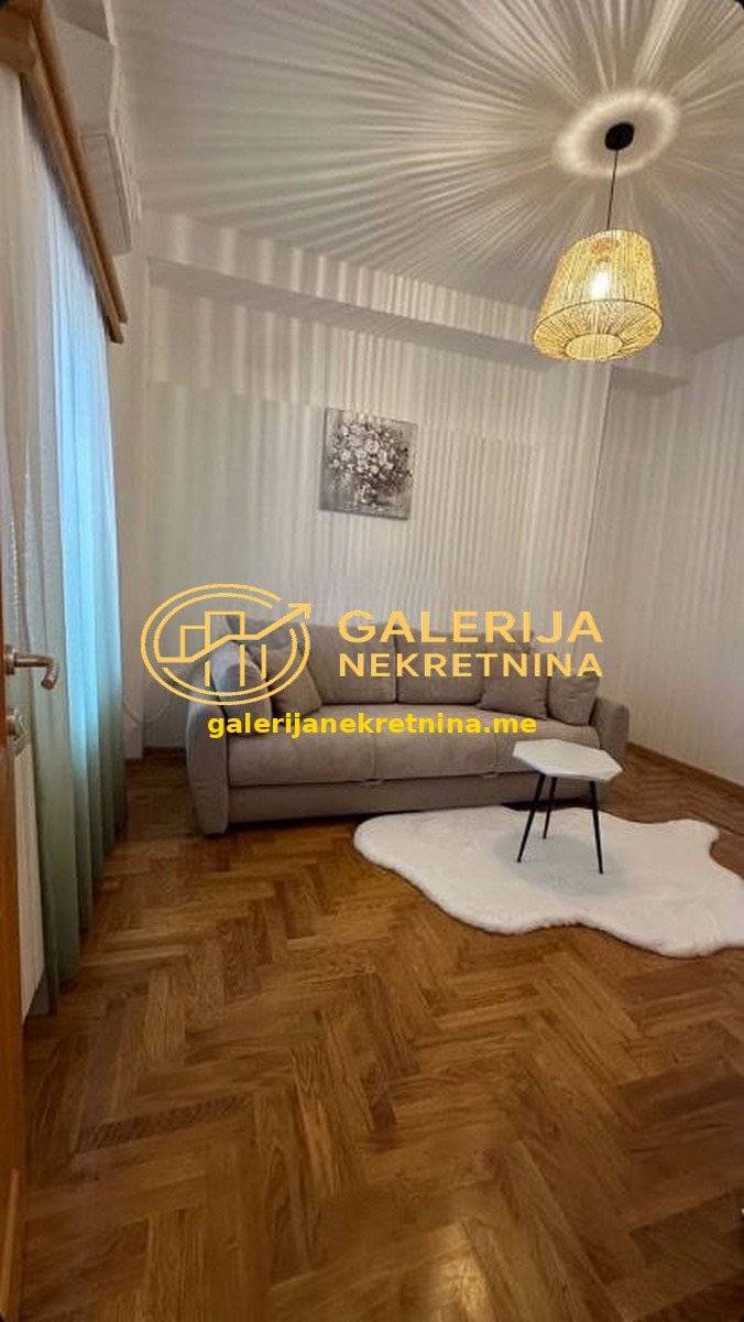 photo_5783070999485467343_x