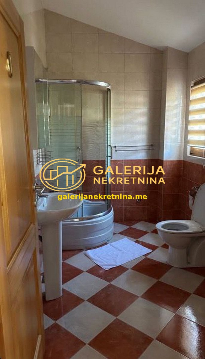 photo_5783070999485467344_x