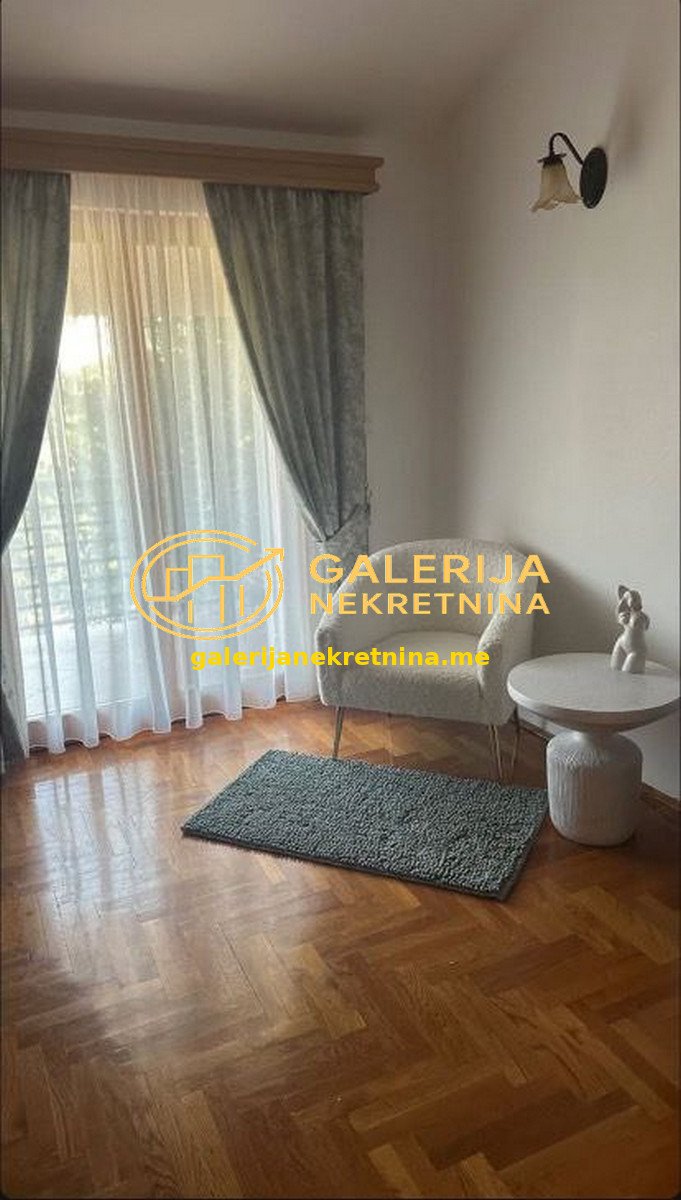 photo_5783070999485467348_x