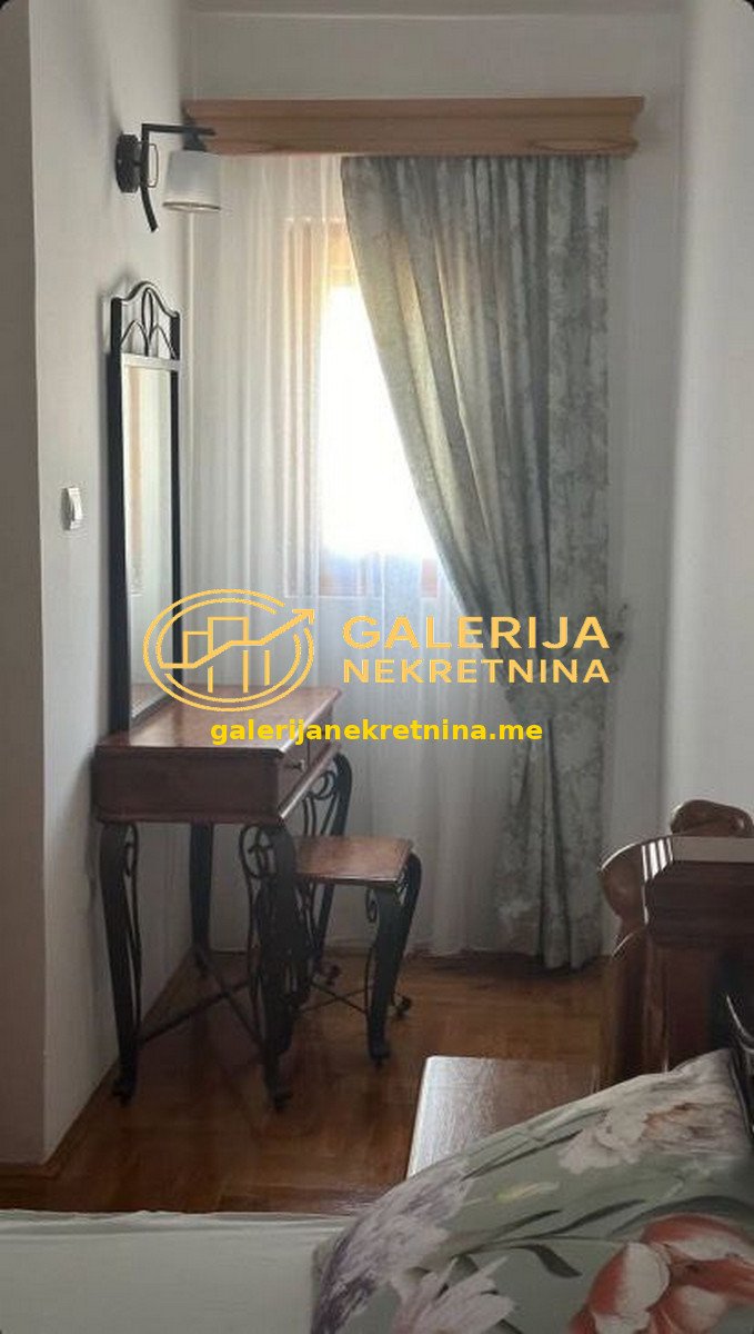 photo_5783070999485467350_x