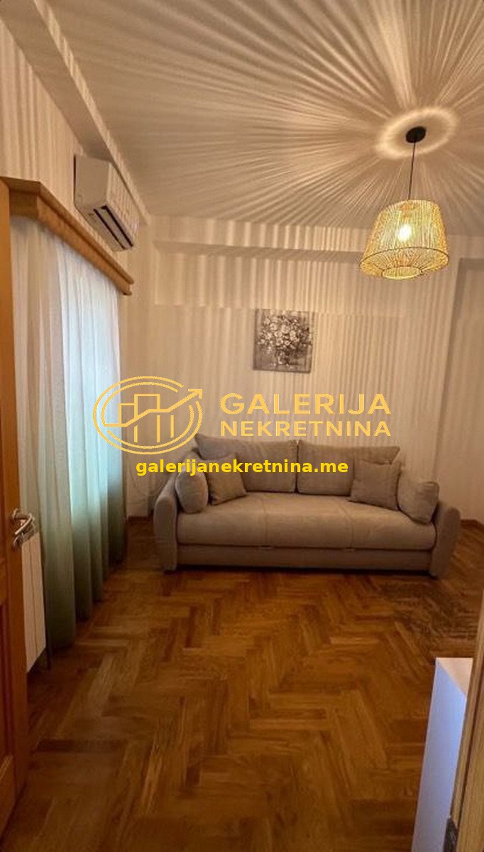 photo_5783070999485467352_x